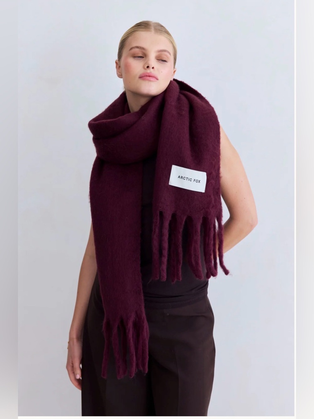 Arctic Fox & Co. - The Stockholm Scarf - Cherry Lacquer - GUC